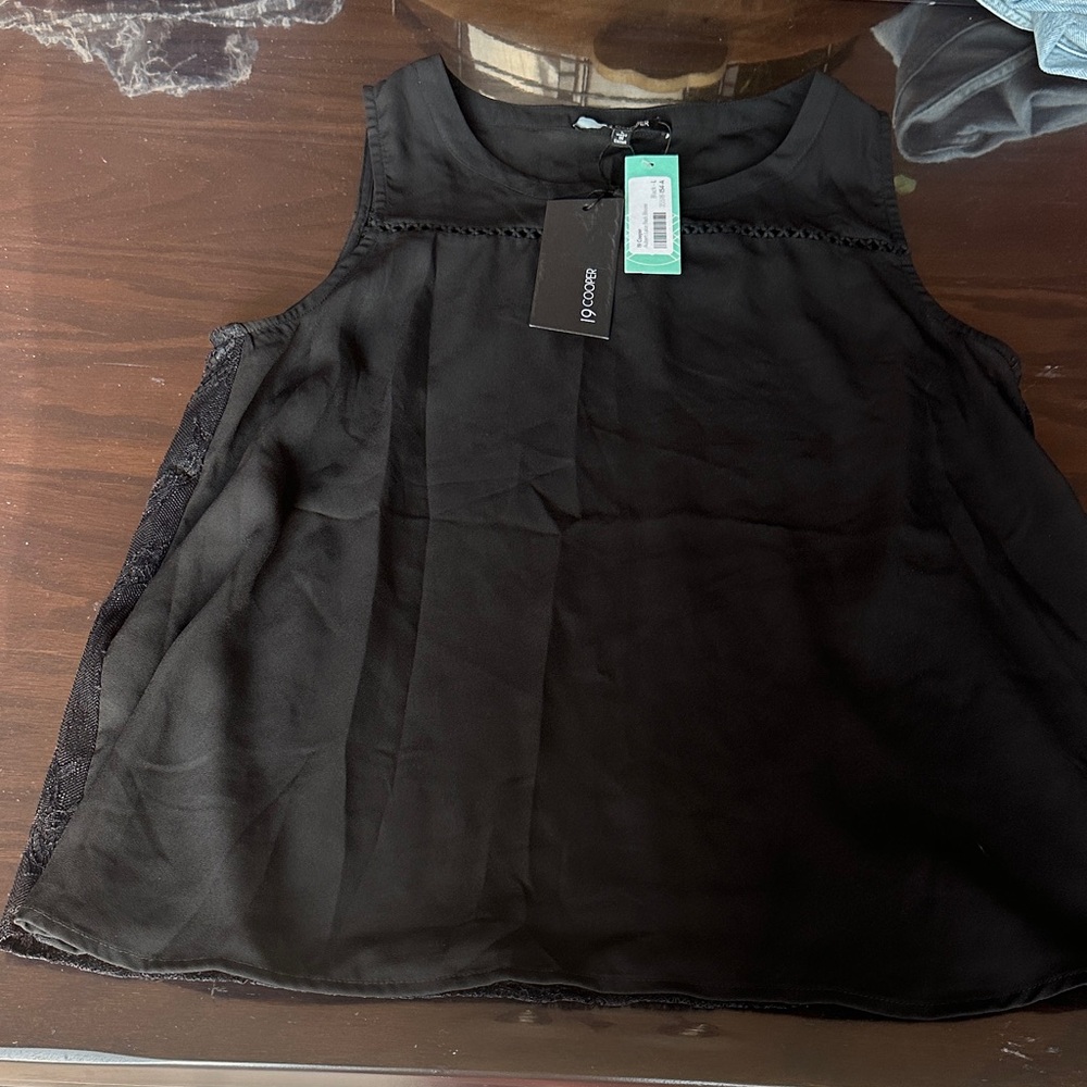 19 Cooper Black Sleeveless Camisole with Lace Detail